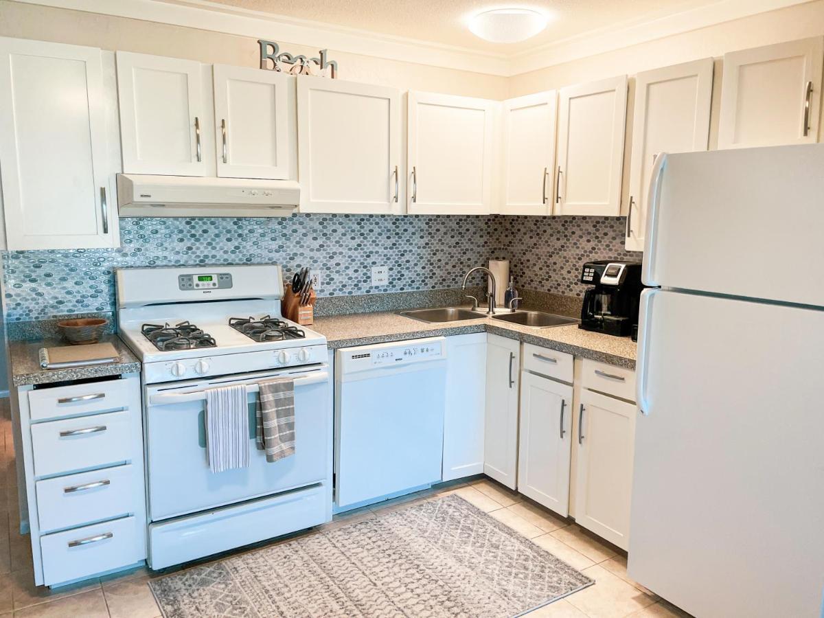 Molokai Island Retreat With Beautiful Ocean Views And Pool - Newly Remodeled! Apartment Ualapue ภายนอก รูปภาพ