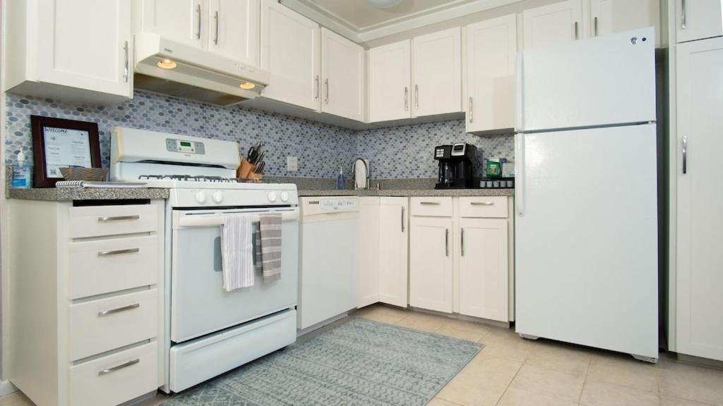 Molokai Island Retreat With Beautiful Ocean Views And Pool - Newly Remodeled! Apartment Ualapue ภายนอก รูปภาพ