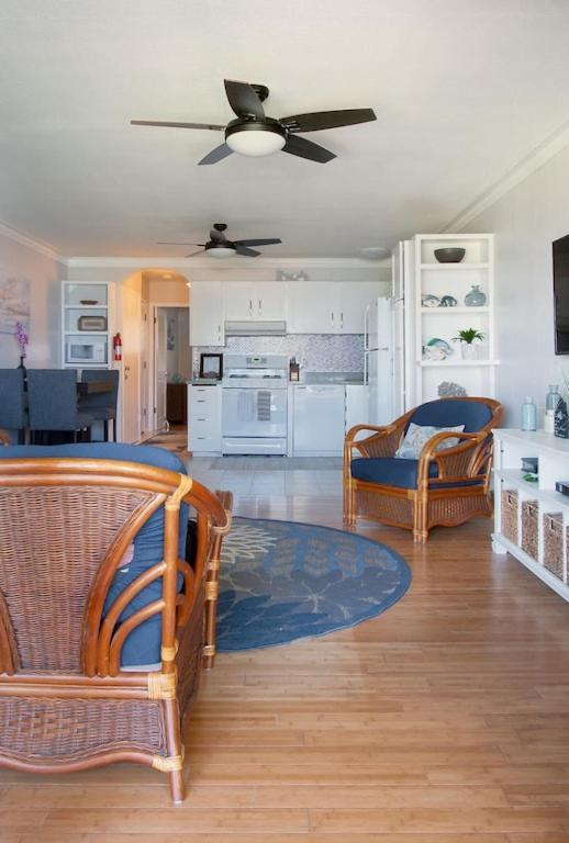 Molokai Island Retreat With Beautiful Ocean Views And Pool - Newly Remodeled! Apartment Ualapue ภายนอก รูปภาพ
