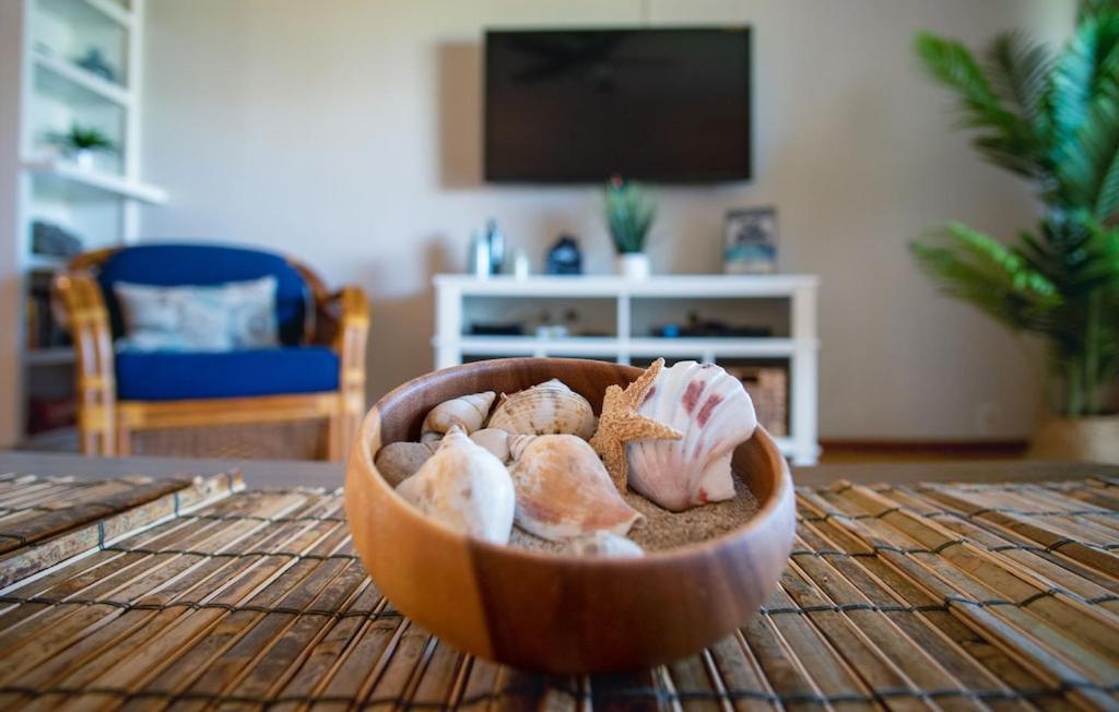 Molokai Island Retreat With Beautiful Ocean Views And Pool - Newly Remodeled! Apartment Ualapue ภายนอก รูปภาพ